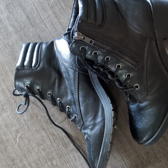 Booties - Picture 4 of 5